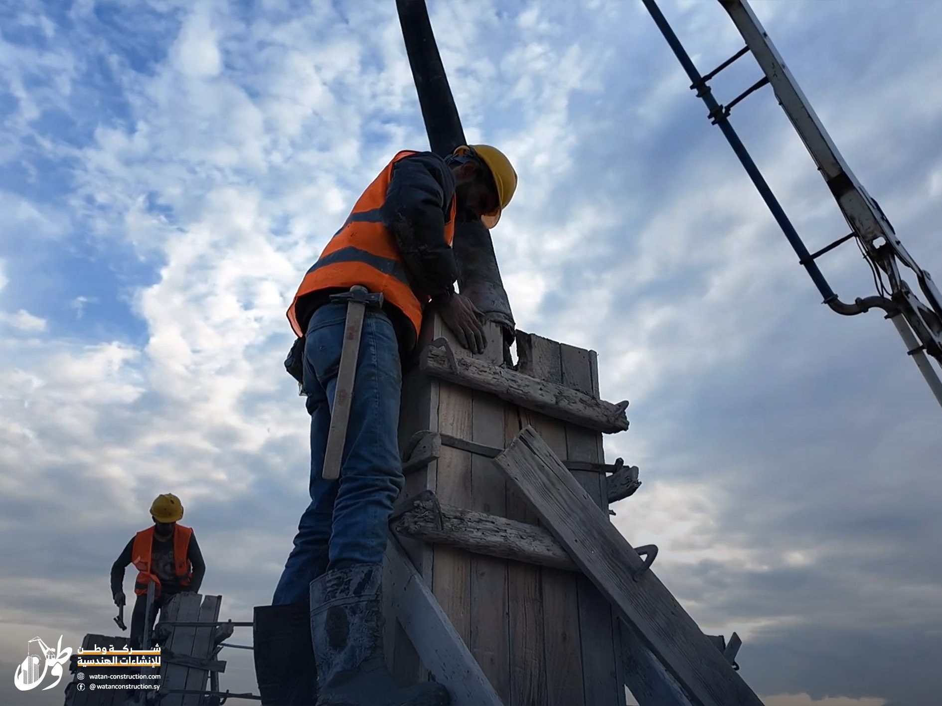 Casting columns for the fourth floor of Iqra Charity Building in Azaz2